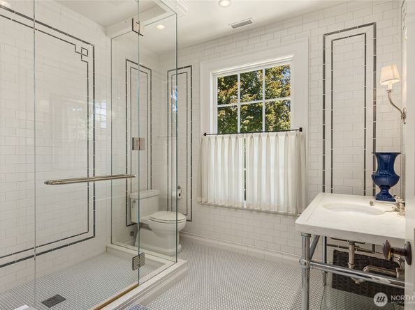 2001 Broadmoor Drive E, Seattle WA 98112