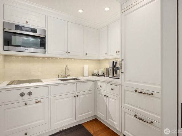 2001 Broadmoor Drive E, Seattle WA 98112