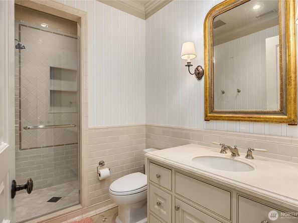 2001 Broadmoor Drive E, Seattle WA 98112