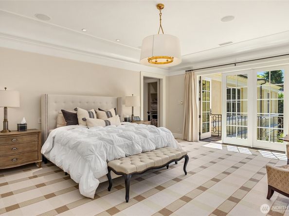 2001 Broadmoor Drive E, Seattle WA 98112