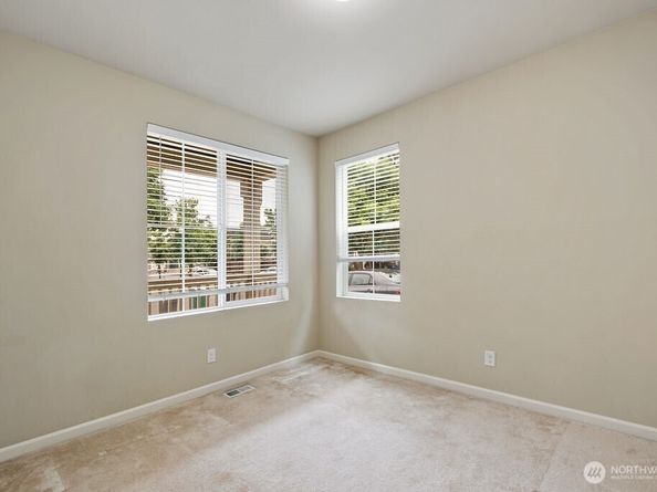 1353 32nd Place NE, Auburn WA 98002