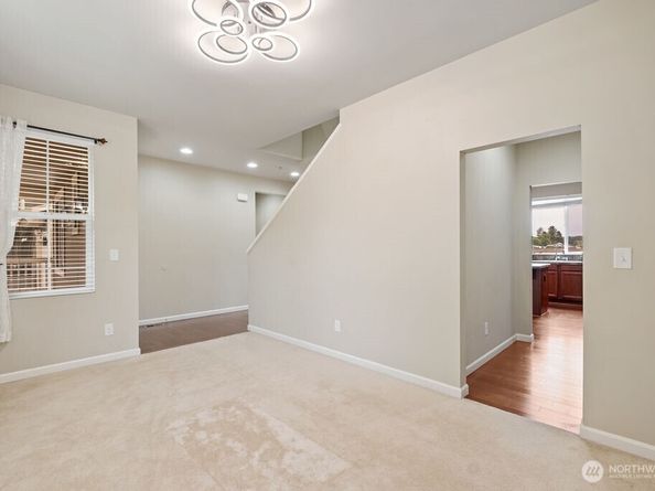 1353 32nd Place NE, Auburn WA 98002