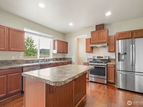 1353 32nd Place NE, Auburn WA 98002