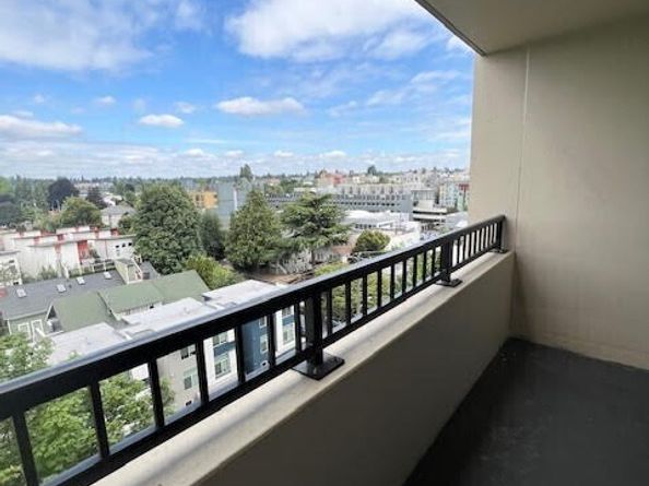 4540 8th Avenue NE 903, Seattle WA 98105