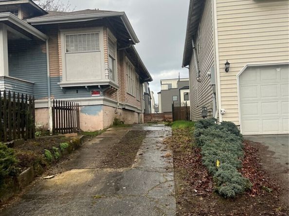 214 23rd Avenue, Seattle WA 98122