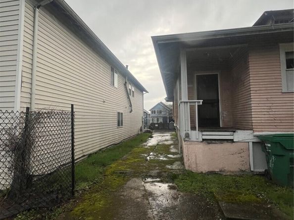 214 23rd Avenue, Seattle WA 98122