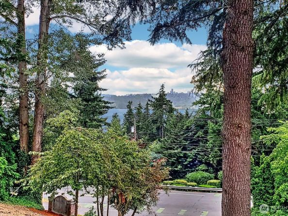 11214 80th Avenue NE, Kirkland WA 98034