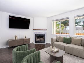4231 NE 5th Street C102, Renton WA 98059