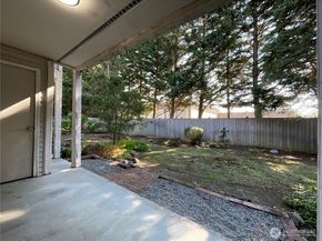 4231 NE 5th Street C102, Renton WA 98059