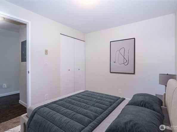 4231 NE 5th Street C102, Renton WA 98059