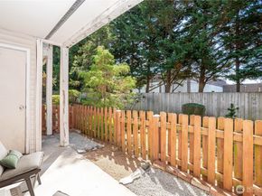 4231 NE 5th Street C102, Renton WA 98059