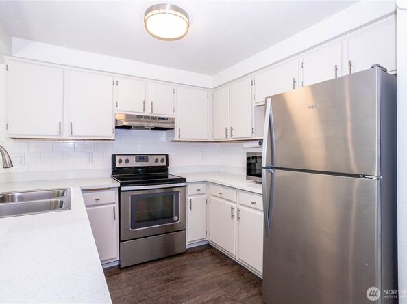 4231 NE 5th Street C102, Renton WA 98059