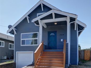 724 4th Street SE