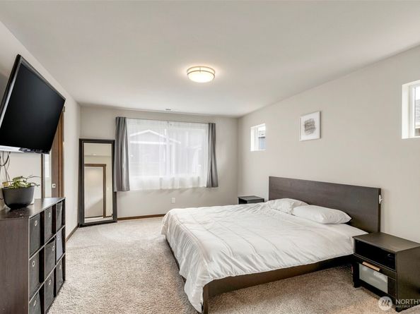 5180 Sinclair Way, Bremerton WA 98312