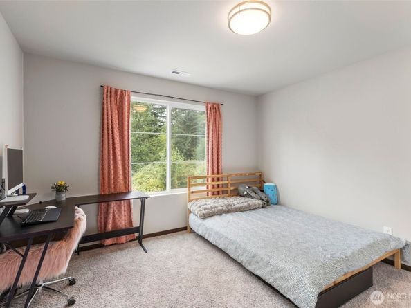 5180 Sinclair Way, Bremerton WA 98312