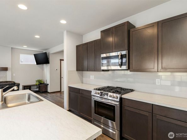 5180 Sinclair Way, Bremerton WA 98312