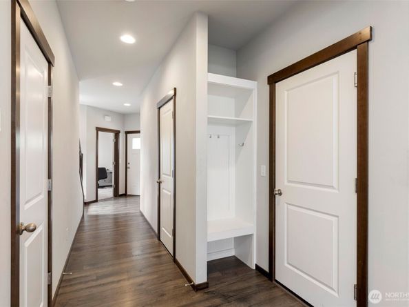 5180 Sinclair Way, Bremerton WA 98312