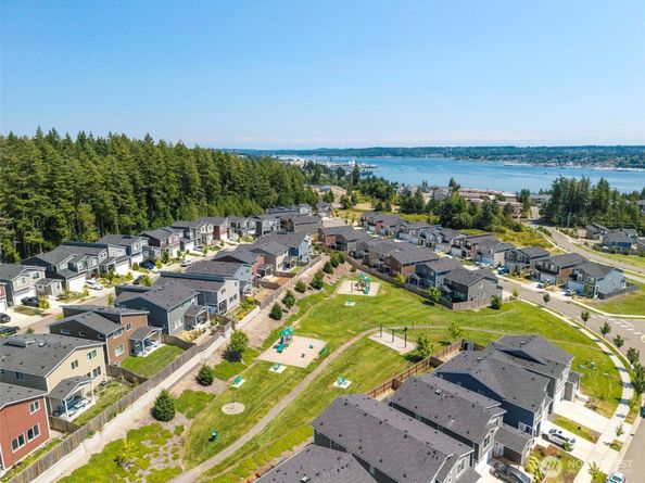 5180 Sinclair Way, Bremerton WA 98312