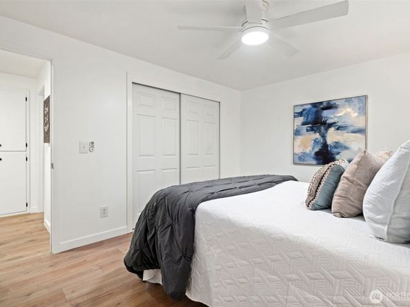 8 157th Place SE, Bothell WA 98012