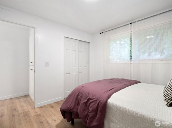 8 157th Place SE, Bothell WA 98012