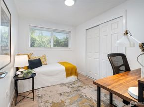 8 157th Place SE, Bothell WA 98012