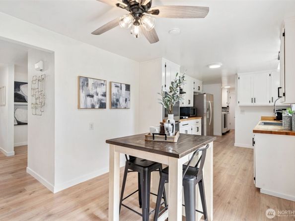 8 157th Place SE, Bothell WA 98012