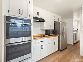 8 157th Place SE, Bothell WA 98012
