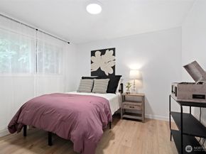 8 157th Place SE, Bothell WA 98012