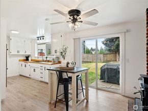 8 157th Place SE, Bothell WA 98012