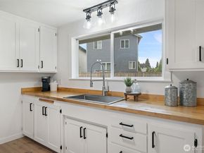 8 157th Place SE, Bothell WA 98012