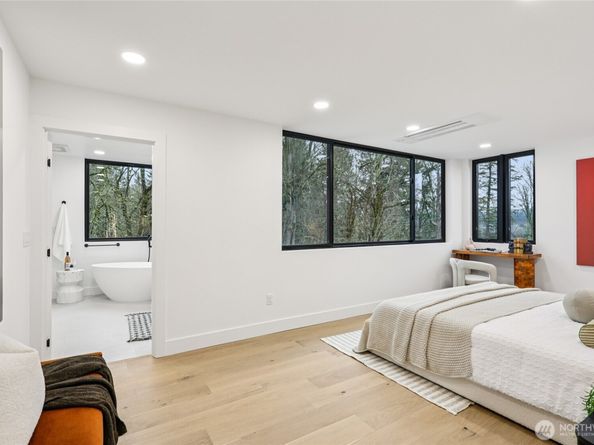 15415 NE 103rd Way, Redmond WA 98052