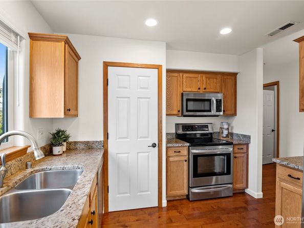 2530 123rd Place SW B, Everett WA 98204