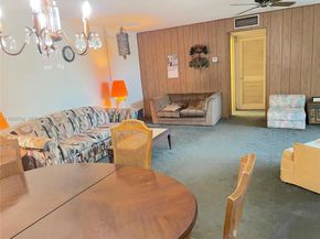 942 NE 199th St 202, Miami FL 33179