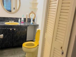 942 NE 199th St 202, Miami FL 33179