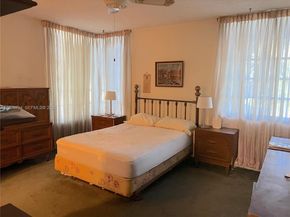 942 NE 199th St 202, Miami FL 33179