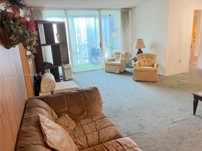 942 NE 199th St 202, Miami FL 33179