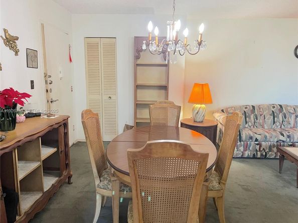 942 NE 199th St 202, Miami FL 33179