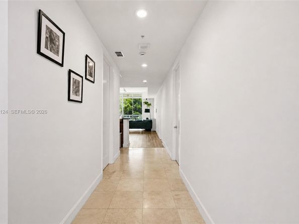 15051 Royal Oaks Ln 102, North Miami FL 33181