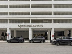 1200 Brickell Bay Dr 2603, Miami FL 33131