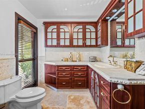 800 Diplomat Pkwy, Hallandale Beach FL 33009