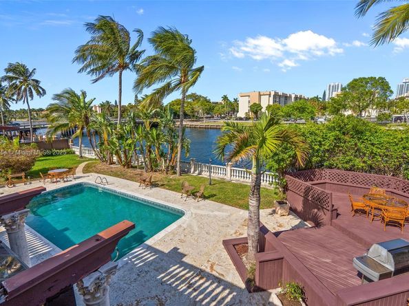 800 Diplomat Pkwy, Hallandale Beach FL 33009