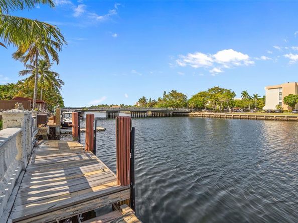 800 Diplomat Pkwy, Hallandale Beach FL 33009