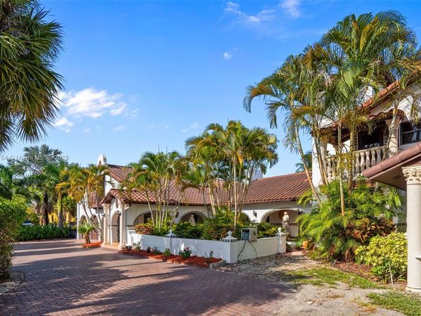 800 Diplomat Pkwy, Hallandale Beach FL 33009