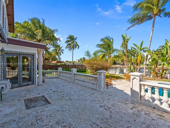 800 Diplomat Pkwy, Hallandale Beach FL 33009