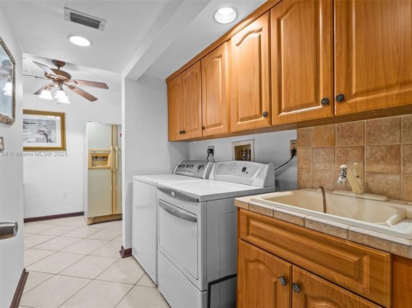 800 Diplomat Pkwy, Hallandale Beach FL 33009