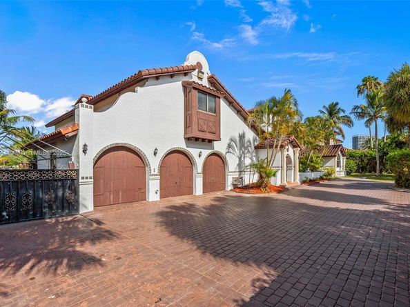 800 Diplomat Pkwy, Hallandale Beach FL 33009