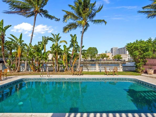 800 Diplomat Pkwy, Hallandale Beach FL 33009