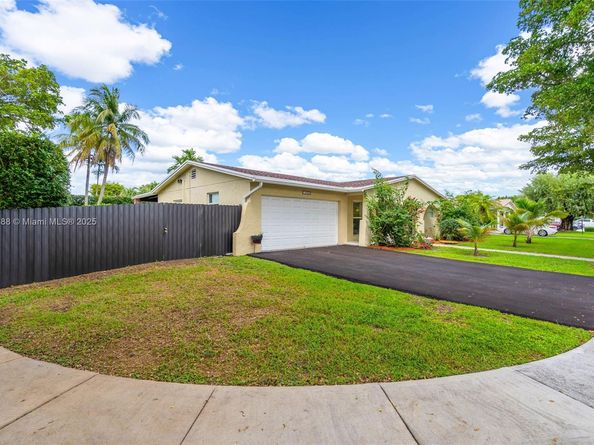 14263 SW 76th St, Miami FL 33183