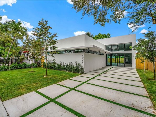 326 NW 40th St, Miami FL 33127