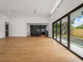 326 NW 40th St, Miami FL 33127